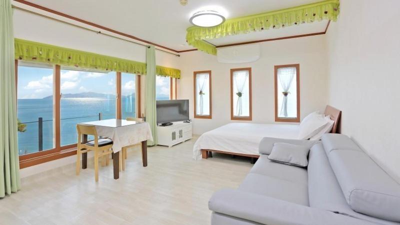 Namhae Eunbit Bada Pension Номер фото